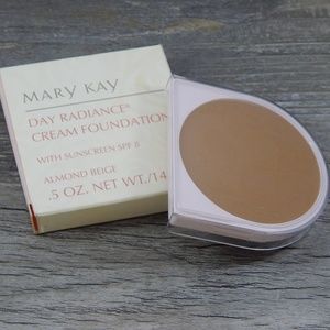 New Mary Kay Day Radiance Cream Foundation
